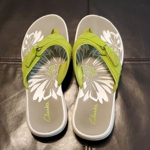 Clarks flip flops